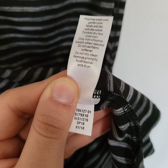 Athleta Cropped Striped Workout Tank Size XSmall - Picture 6 of 9